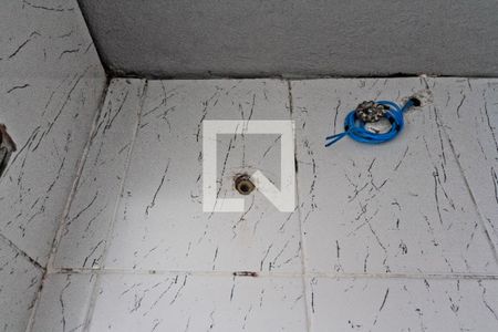 Banheiro de casa para alugar com 1 quarto, 60m² em Parque Maria Domitila, São Paulo