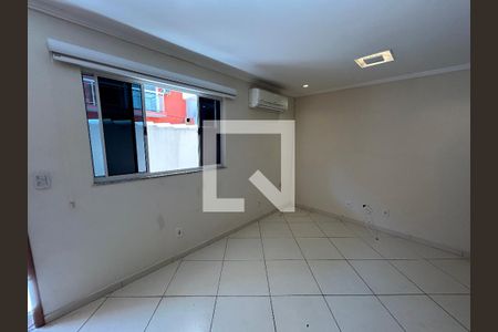 Sala de casa para alugar com 3 quartos, 160m² em Vila Valqueire, Rio de Janeiro