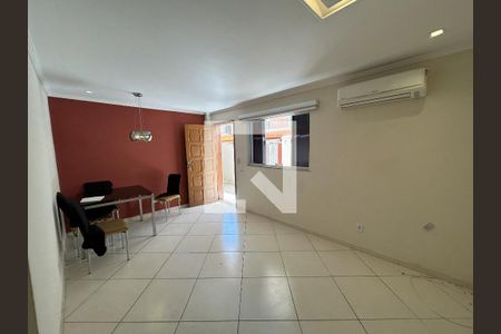 Sala de casa para alugar com 3 quartos, 160m² em Vila Valqueire, Rio de Janeiro