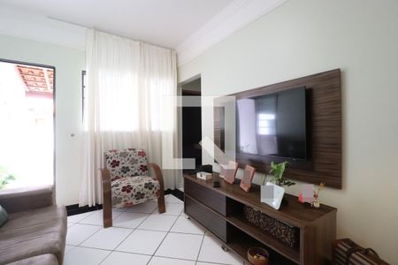Sala de casa de condomínio para alugar com 2 quartos, 60m² em Jardim Holanda, Uberlândia