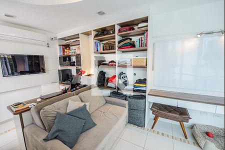 Quarto/escritório de casa para alugar com 1 quarto, 61m² em Parque Senhor do Bonfim, Taubaté