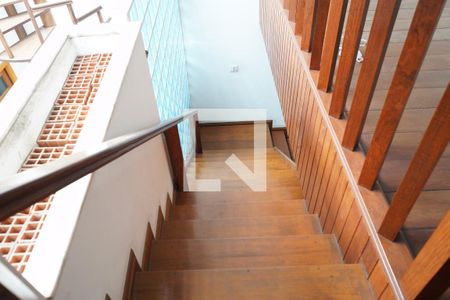Escada de casa para alugar com 5 quartos, 320m² em Vila Gomes Cardim, São Paulo