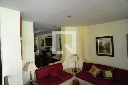Sala de TV de apartamento à venda com 4 quartos, 390m² em Barra da Tijuca, Rio de Janeiro