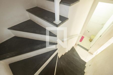 Escada de casa de condomínio para alugar com 2 quartos, 120m² em Campo Grande, Rio de Janeiro