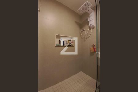 Banheiro  de apartamento à venda com 1 quarto, 41m² em Cambuí, Campinas