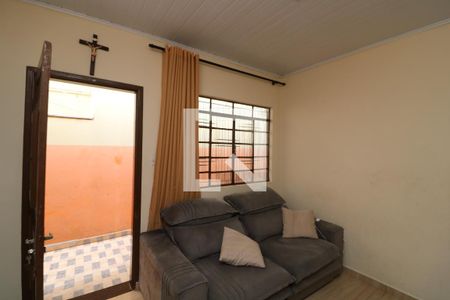 Sala de casa para alugar com 2 quartos, 150m² em Jardim Tango, São Paulo