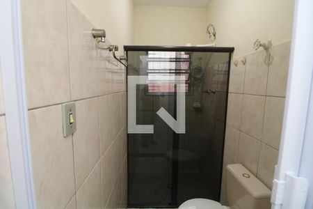 Banheiro de casa à venda com 2 quartos, 150m² em Jardim Tango, São Paulo