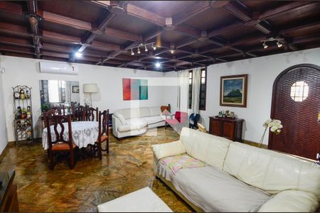 Sala de casa à venda com 7 quartos, 200m² em Tijuca, Rio de Janeiro