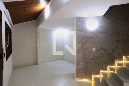 Sala de casa para alugar com 3 quartos, 92m² em Santa Efigênia, Belo Horizonte