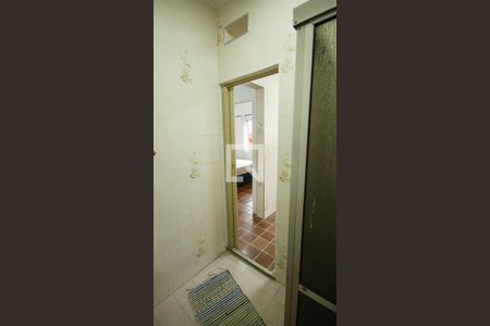 Banheiro de kitnet/studio para alugar com 1 quarto, 33m² em Jardim Melvi, Praia Grande