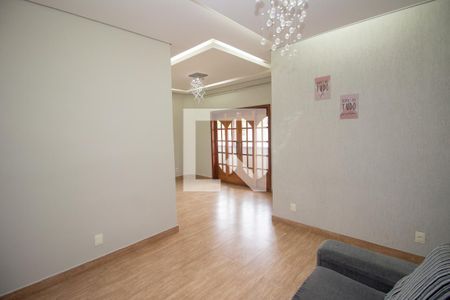 Sala de casa à venda com 3 quartos, 180m² em Sapucaias I, Contagem