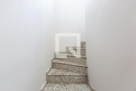 Escada de casa à venda com 2 quartos, 100m² em Parque Sonia, São Paulo