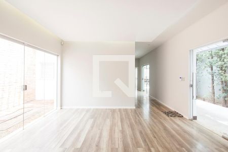 Sala 1 de casa para alugar com 4 quartos, 256m² em Brasil, Uberlândia