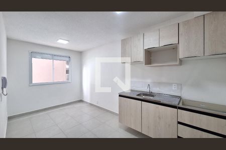 Sala/Cozinha/Área de serviço de apartamento para alugar com 1 quarto, 32m² em Parque Industrial Tomas Edson, São Paulo