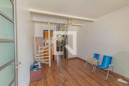 Sala de casa de condomínio à venda com 2 quartos, 80m² em Rio Branco, Canoas