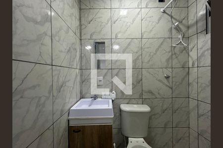 Banheiro de casa de condomínio para alugar com 1 quarto, 30m² em Vila Nina, São Paulo