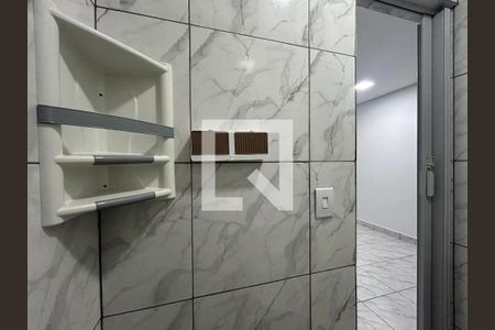 Banheiro de casa de condomínio para alugar com 1 quarto, 30m² em Vila Nina, São Paulo