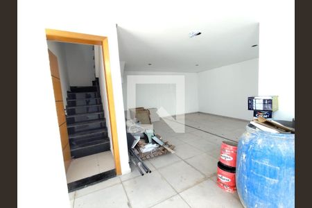 Casa à venda com 2 quartos, 140m² em Vila Scarpelli, Santo André