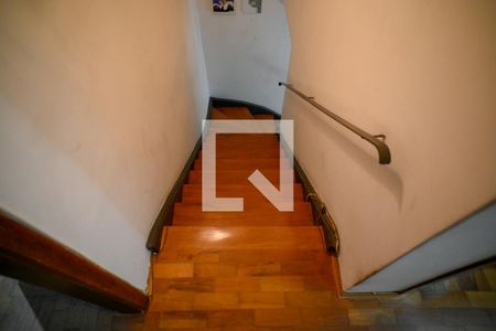 Escadas para Dormitórios de casa para alugar com 2 quartos, 180m² em Cambuci, São Paulo