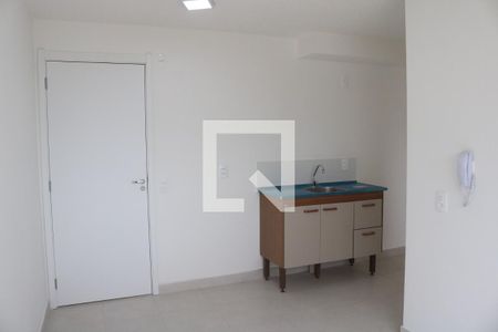 Sala de apartamento para alugar com 2 quartos, 55m² em Parque Industrial Tomas Edson, São Paulo