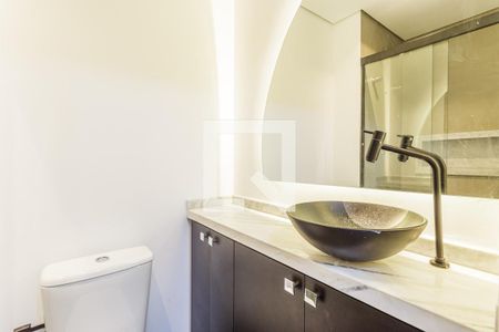 Banheiro de kitnet/studio para alugar com 1 quarto, 26m² em Moema, São Paulo