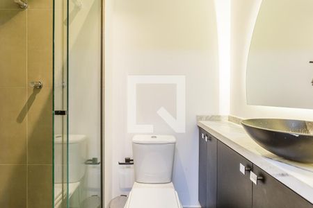 Banheiro de kitnet/studio para alugar com 1 quarto, 26m² em Moema, São Paulo