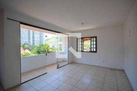 Copa de casa para alugar com 4 quartos, 190m² em Dom Rodrigo, Nova Iguaçu