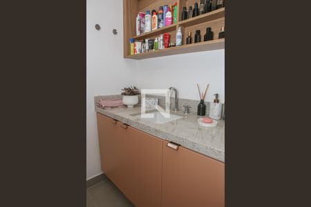 Banheiro da Suíte de apartamento à venda com 1 quarto, 66m² em Vila Ipojuca, São Paulo