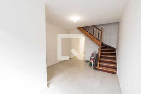 Sala de casa à venda com 2 quartos, 80m² em Vila Monumento, São Paulo