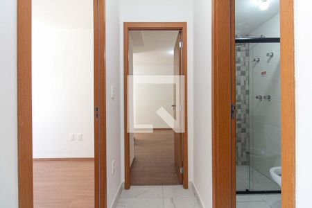 Corredor de apartamento para alugar com 2 quartos, 52m² em Vila Carioca, São Paulo
