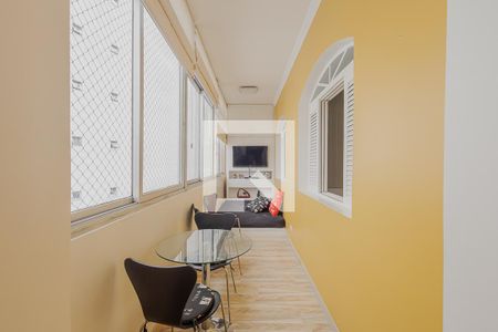 Corredor de apartamento para alugar com 3 quartos, 108m² em Cerqueira César, São Paulo