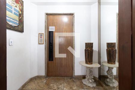 Entrada  de apartamento à venda com 4 quartos, 260m² em Cambuci, São Paulo
