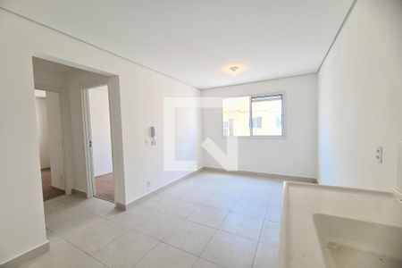 Sala/Cozinha de apartamento para alugar com 2 quartos, 33m² em Vila Graciosa, São Paulo