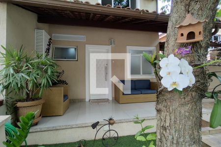 Fachada  de casa de condomínio à venda com 3 quartos, 200m² em Pechincha, Rio de Janeiro