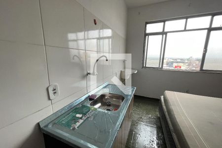Sala/Cozinha de apartamento para alugar com 1 quarto, 70m² em Parque Duque, Duque de Caxias