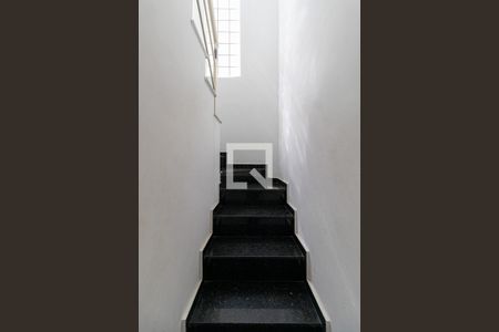 Escada de casa à venda com 3 quartos, 100m² em Jardim Sao Nicolau, São Paulo