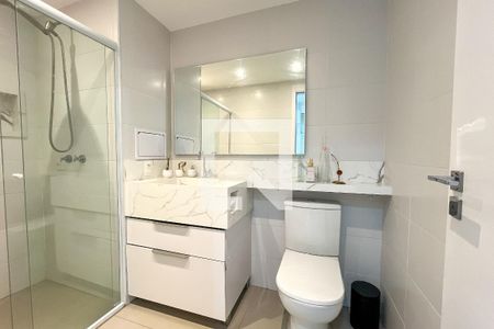 Banheiro de kitnet/studio para alugar com 1 quarto, 27m² em Vila Primavera, São Paulo