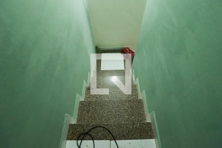 Escada de casa para alugar com 2 quartos, 113m² em Parque Sao Luis, São Paulo