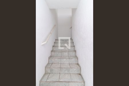 Escada de kitnet/studio para alugar com 1 quarto, 35m² em Jardim Popular, São Paulo