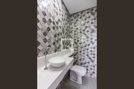 Banheiro de Serviço de apartamento à venda com 3 quartos, 65m² em Piratininga, Osasco