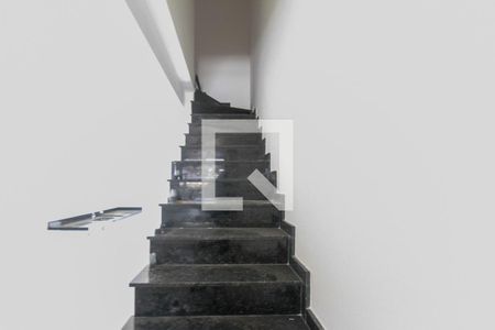 Escada de casa para alugar com 3 quartos, 92m² em Vila Carrão, São Paulo