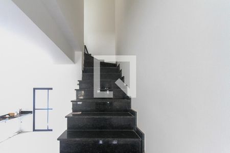 escada de casa à venda com 3 quartos, 130m² em Vila Carrão, São Paulo