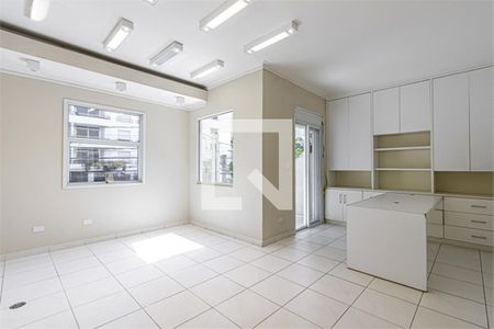 Casa à venda com 3 quartos, 339m² em Vila Nova Conceição, São Paulo