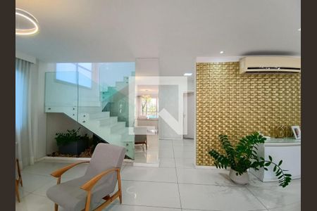 Sala de casa de condomínio à venda com 4 quartos, 600m² em Barra da Tijuca, Rio de Janeiro