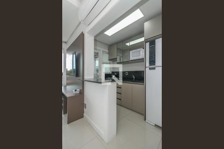 Cozinha de apartamento para alugar com 1 quarto, 49m² em Passo da Areia, Porto Alegre