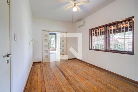 Casa à venda com 5 quartos, 300m² em Jardim Marajoara, São Paulo