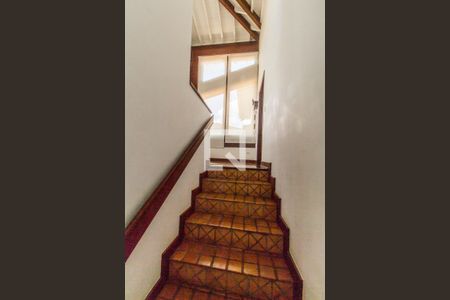 Escada de casa de condomínio para alugar com 4 quartos, 450m² em Residencial Onze (alphaville), Santana de Parnaíba