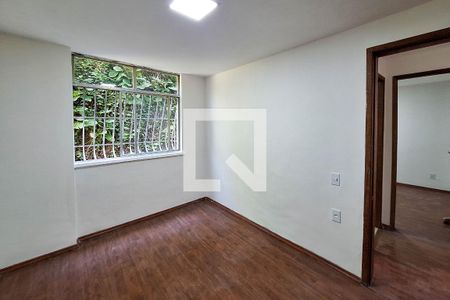 Quarto 1 de apartamento para alugar com 2 quartos, 55m² em Santa Rosa, Niterói