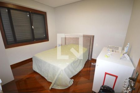 Casa à venda com 3 quartos, 400m² em Garças, Belo Horizonte