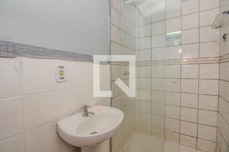 Banheiro de apartamento à venda com 1 quarto, 36m² em Humaitá, Porto Alegre